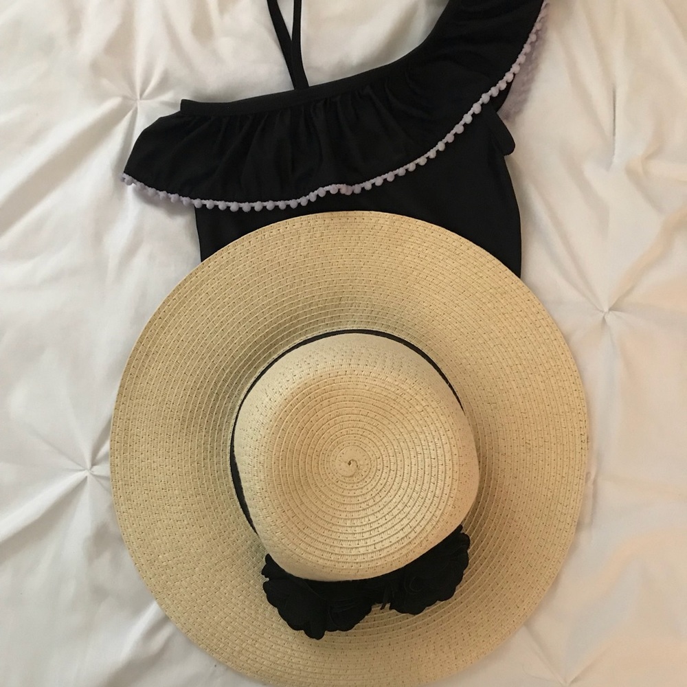 OLD NAVY 5T BATHING SUIT